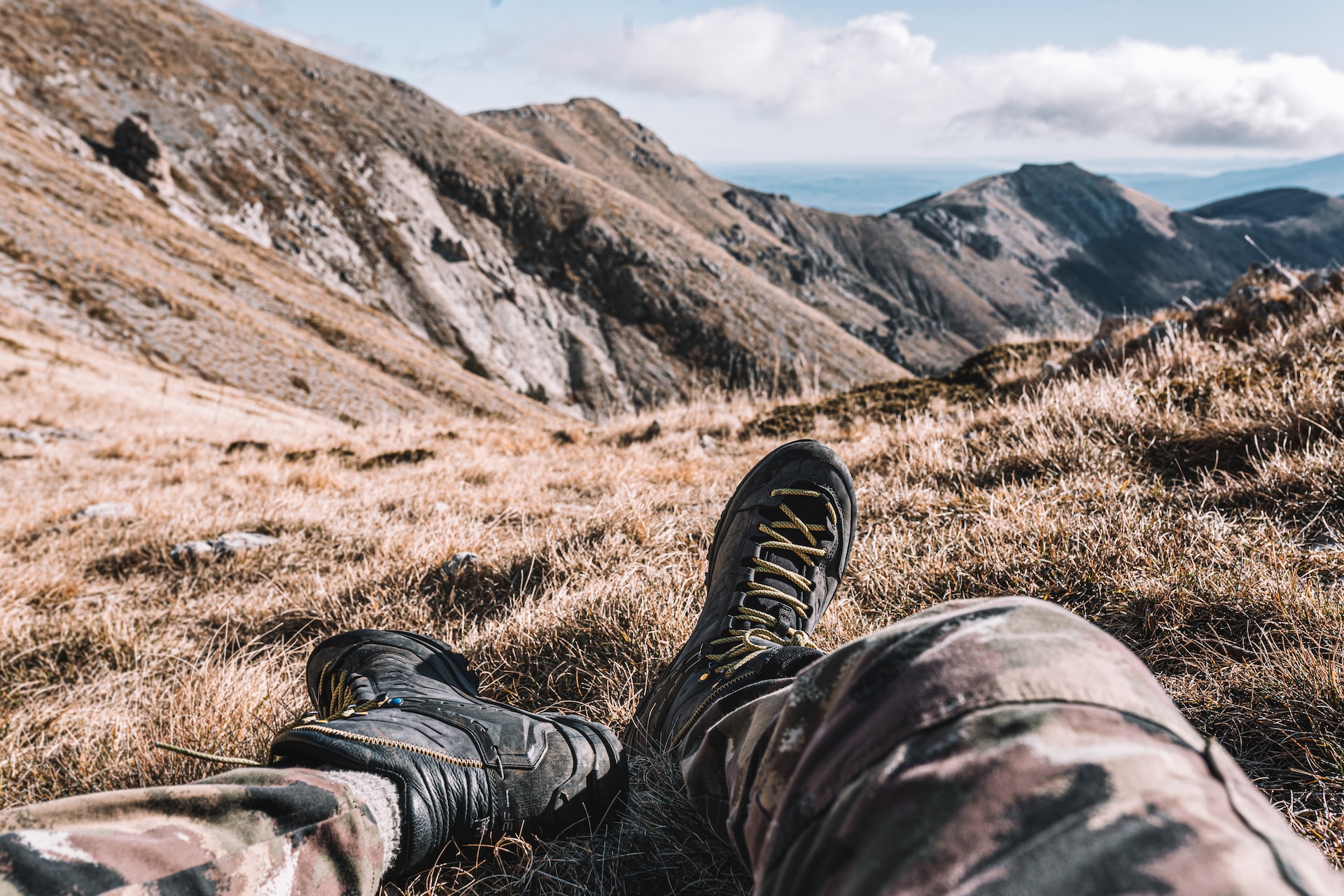 Can Hiking Boots Cause Knee Pain?